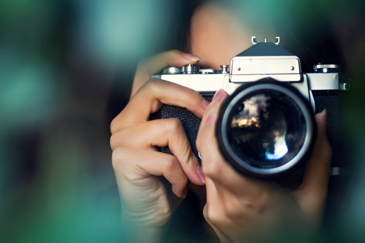 Capturing Moments: Female Photographers in Karachi