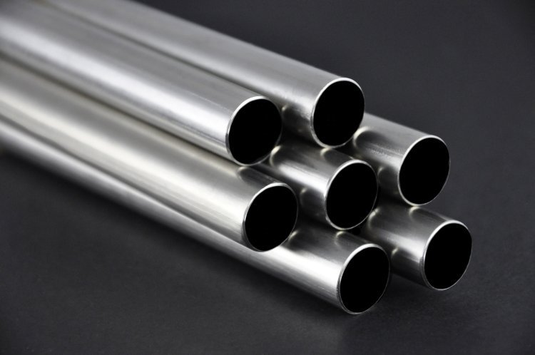 A Comprehensive Guide to Alloy Steel Pipes: Features, Types, and Uses