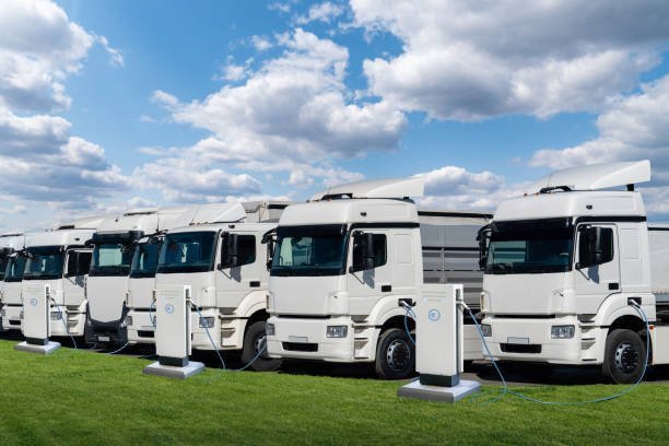 Should Your Business Switch to Electric Trucks? Pros & Cons!